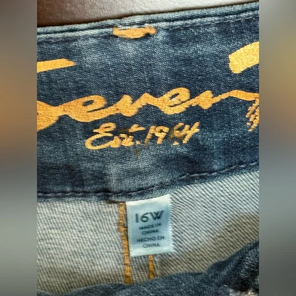 2 Pair Melissa McCarthy Seven7 Bootcut Jeans EUC Size 16W - Picture 12 of 15